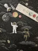 Adventure Awaits fekete-fémes arany színű bolygó és asztronauta mintás tapéta 14050