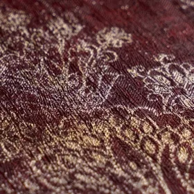   Modern klasszikus ornamentika, bordó-arany, fémes hatású, textilmintás vlies tapéta  79228-1  TheTrendSpectrum tapéta kollekció