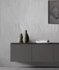 Mona lágyan ívelő hullámos világos kőszürke-fehér tapéta 82474