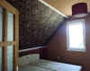 AH 867633 Rasch tapéta fekete alapon bordó-sárga levél mintás